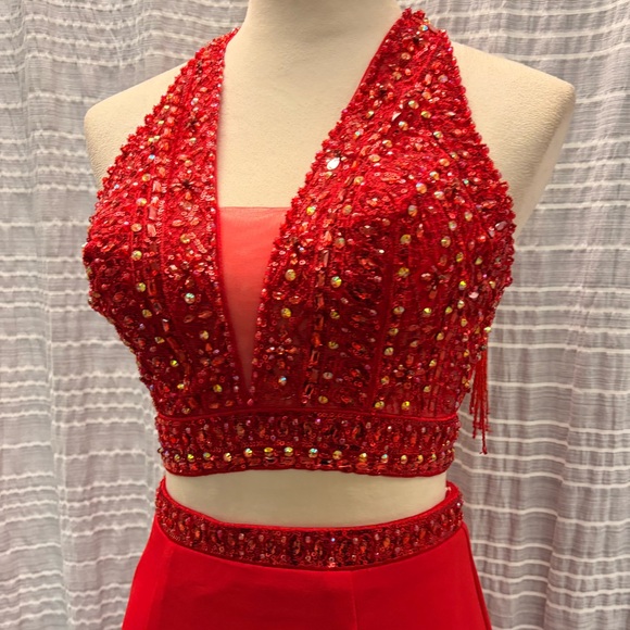 Splash Red Backless Gown - Picture 3 of 6